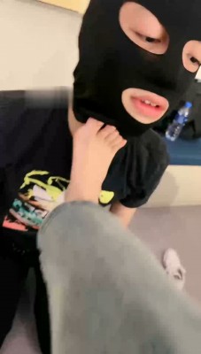 图片[8]_【娇娇】小白鞋白袜踩脚垫/近距离舔_绳艺库视频下载