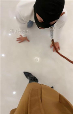 图片[4]_【辣姐】和男友逛街累了让家奴伺候_绳艺库视频下载