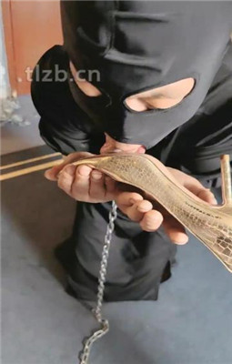 图片[7]_【东营天香百合】跪舔高跟/狗链拴狗/舔口水/胯下辱_绳艺库视频下载