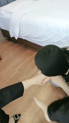 图片[3]_【朱迪】双S-职业装让狗下跪舔脚【双视角版】_绳艺库视频下载