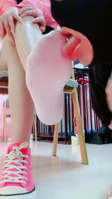 图片[2]_【甜心教主】人体除臭器-闻白袜-吃鞋底口水浓痰-深喉_绳艺库视频下载