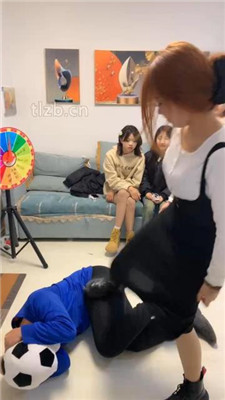 图片[15]_【精神小妹】幸运大转盘-群殴-踢踹踩跺/耳光坐头_绳艺库视频下载