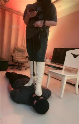 图片[15]_【傲雪】牛仔裤白靴棉袜-全体重踩踏踩脖_绳艺库视频下载