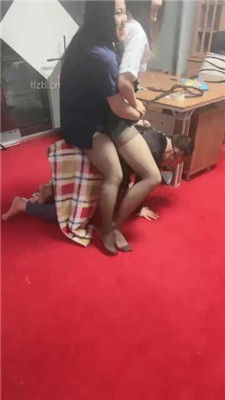 图片[12]_【亿姐】双S-闻舔黑丝脚/踩踏踢踹/骑马喂口水_绳艺库视频下载