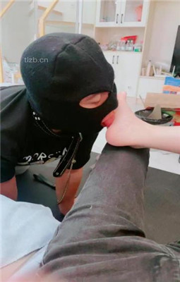 图片[14]_【利娜】长靴裸足踩狗头-伺候主人沐足_绳艺库视频下载