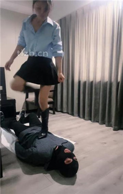 图片[6]_【孤傲女帝】长靴全体重踩踏_绳艺库视频下载