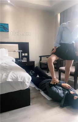 图片[11]_【孤傲女帝】长靴全体重踩踏_绳艺库视频下载