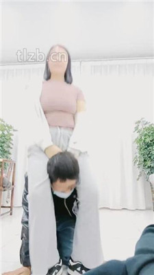 图片[4]_【橙子大大】双M-骑马/揪耳朵/艺术踢踹/转胯/闻白袜_绳艺库视频下载