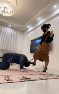 【辣姐】狗链遛狗/耳光/头顶短靴/玩狗舌_绳艺库视频下载