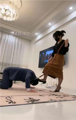 【辣姐】狗链遛狗/耳光/头顶短靴/玩狗舌_绳艺库视频下载
