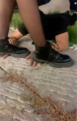 图片[2]_【苏西】户外-短靴踩踏狗爪/骑马爬行_绳艺库视频下载