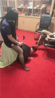 图片[20]_【亿姐】双S-闻舔黑丝脚/踩踏踢踹/骑马喂口水_绳艺库视频下载