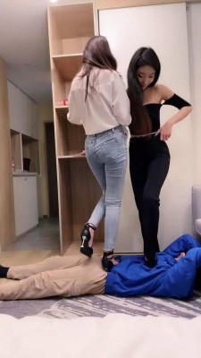 【宸宸】御姐双S高跟踩踏体育生【双视角版】_绳艺库视频下载