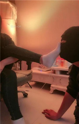 图片[20]_【傲雪】牛仔裤白靴棉袜-全体重踩踏踩脖_绳艺库视频下载