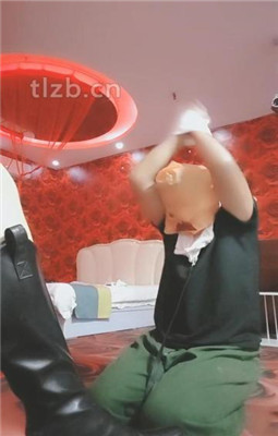 图片[9]_【小奶糖】内裤套头/长靴踩狗爪/鞭打_绳艺库视频下载