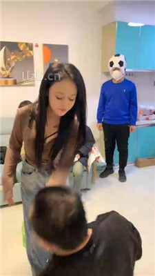 图片[17]_【精神小妹】幸运大转盘-群殴-踢踹踩跺/耳光坐头_绳艺库视频下载