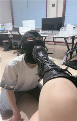 图片[13]_【鱼糯糯】3S-脚底踩踏/轮流舔脏鞋/插嘴/踩狗爪_绳艺库视频下载