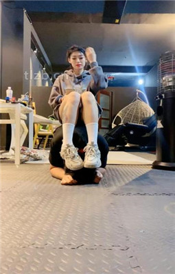 图片[10]_【冰诺】运动鞋白袜S-骑马爬行/踩狗爪_绳艺库视频下载