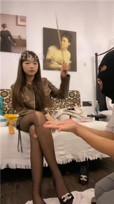 图片[13]_【可儿女王】黑丝高跟美腿跪舔_绳艺库视频下载