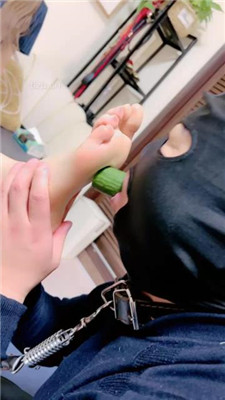 图片[15]_【茹雪】带闺蜜虐狗-跪舔高跟美腿/踩狗舌/丝袜塞嘴【完整版】_绳艺库视频下载