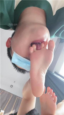 图片[8]_【甜一】舔脚趾保养裸足_绳艺库视频下载