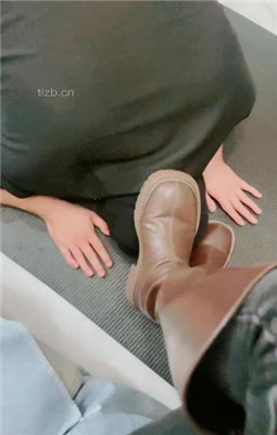 图片[10]_【利娜】长靴裸足踩狗头-伺候主人沐足_绳艺库视频下载