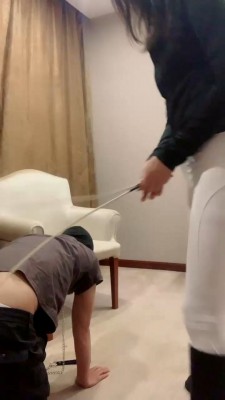 图片[6]_【蜜蜜骑士】藤条狂抽/骑马爬行遛狗_绳艺库视频下载
