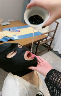 图片[13]_【花兮玥】茶室tj-跪舔高跟/圣水泡黑丝咀嚼_绳艺库视频下载