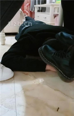 图片[17]_【文文文】桌底视角-脏鞋跪舔伺候主人-踩踏碾压【三视角版】_绳艺库视频下载