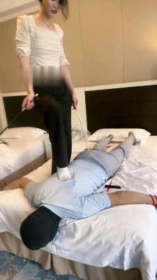 图片[4]_【孤傲女帝】重度鞭刑-藤条戒尺都打断_绳艺库视频下载