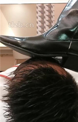 图片[7]_【米小唐】靴子黑丝玩虐地毯狗_绳艺库视频下载