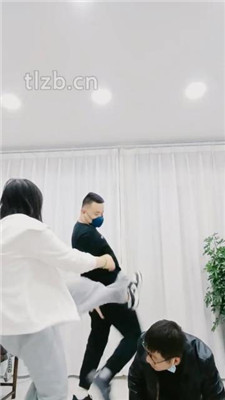 图片[3]_【橙子大大】双M-骑马/揪耳朵/艺术踢踹/转胯/闻白袜_绳艺库视频下载