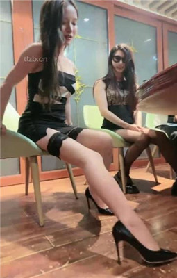 图片[2]_【一诺大小姐】情侣奴-奴下奴-桌底踩踏喂食/高跟踩虐_绳艺库视频下载