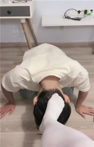 【清禾】学姐欺负抖M弟弟-吃口水骑马/舔白袜_绳艺库视频下载