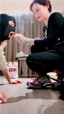 【九娘】提档/运动鞋踩踏/喝圣水_绳艺库视频下载