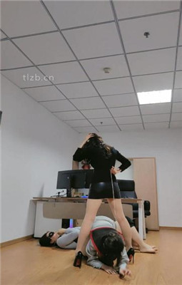 图片[19]_【妆主大大】办公室-母畜-高跟肉丝诱惑-耳光/脚插嘴-高跟踩_绳艺库视频下载