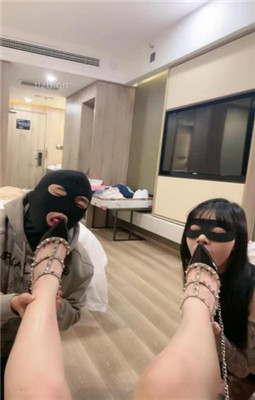 图片[8]_【反差楠熙】情侣奴-奴下奴-舔铆钉高跟裸足/踩狗舌/骑马_绳艺库视频下载