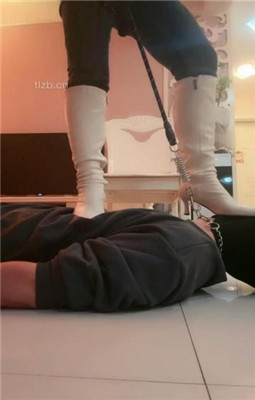 图片[13]_【傲雪】牛仔裤白靴棉袜-全体重踩踏踩脖_绳艺库视频下载