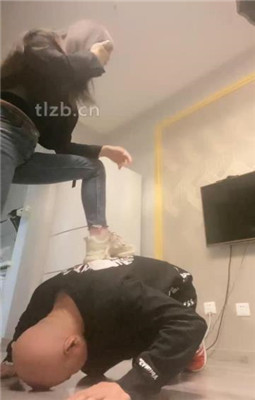 图片[3]_【魅儿】运动鞋棉袜气味羞辱/强制喝圣水_绳艺库视频下载