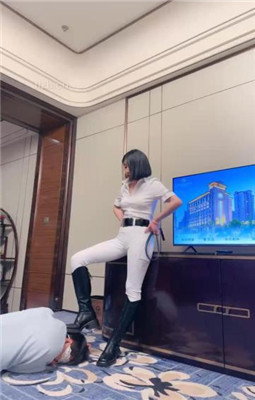 图片[8]_【简一】马术女教练-骑马爬行/鞭打/转胯/闻舔臭脚丫_绳艺库视频下载