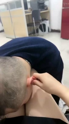 图片[12]_【芭丝】皮鞋黑袜肉丝踩脚垫【上】_绳艺库视频下载