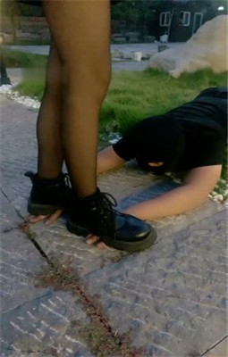 图片[4]_【苏西】户外-短靴踩踏狗爪/骑马爬行_绳艺库视频下载