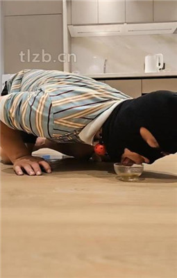 图片[12]_【森田熙子】物化茶几狗/鞭打/碾压踩_绳艺库视频下载