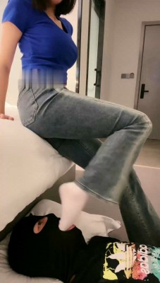 图片[7]_【娇娇】小白鞋白袜踩脚垫/近距离舔_绳艺库视频下载