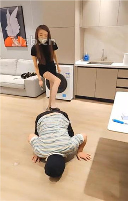 图片[10]_【森田熙子】物化茶几狗/鞭打/碾压踩_绳艺库视频下载