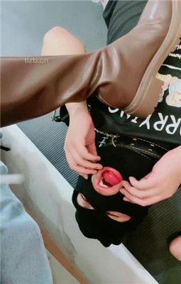 图片[19]_【利娜】长靴裸足踩狗头-伺候主人沐足_绳艺库视频下载