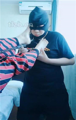 【伯爵】车站后车不忘玩狗_绳艺库视频下载