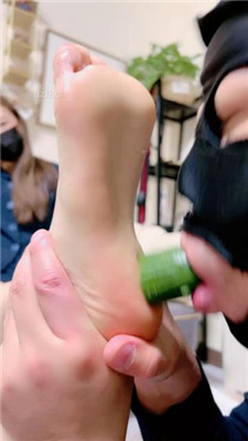 图片[16]_【茹雪】带闺蜜虐狗-跪舔高跟美腿/踩狗舌/丝袜塞嘴【完整版】_绳艺库视频下载