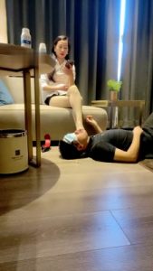 【冰美式】首调-肉丝高跟诱惑-口吐喂食_绳艺库视频下载