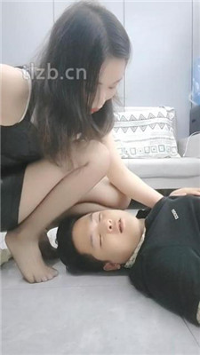 图片[9]_【古月安妮】素人小姐姐黑丝脏鞋脚下奴【双视角版】_绳艺库视频下载